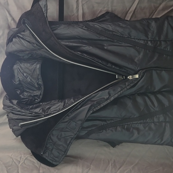 LULULEMON RUNNING VEST WITH DETACHABLE HOOD - LIKE NEW CONDITION SIZE: 4 - Picture 3 of 8